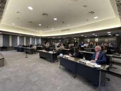 County lawmakers pass budget by 10-9 vote
